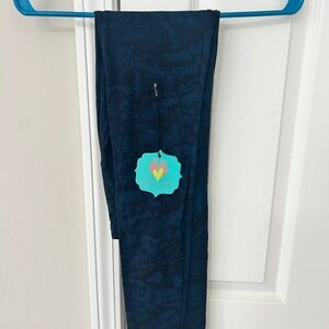 Women's Blue Leggings - Hands To Hearts - New With Tags - Never Worn